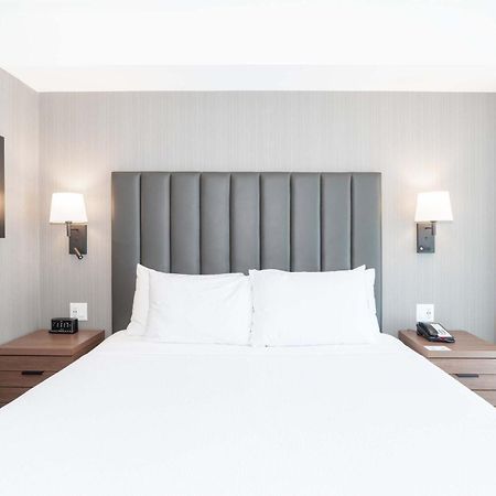 Sandman Signature Saskatoon South Hotel Экстерьер фото