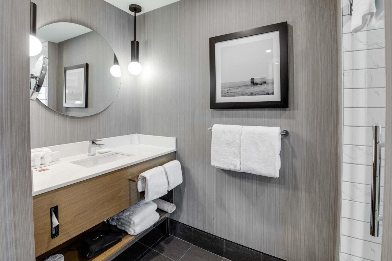 Sandman Signature Saskatoon South Hotel Экстерьер фото