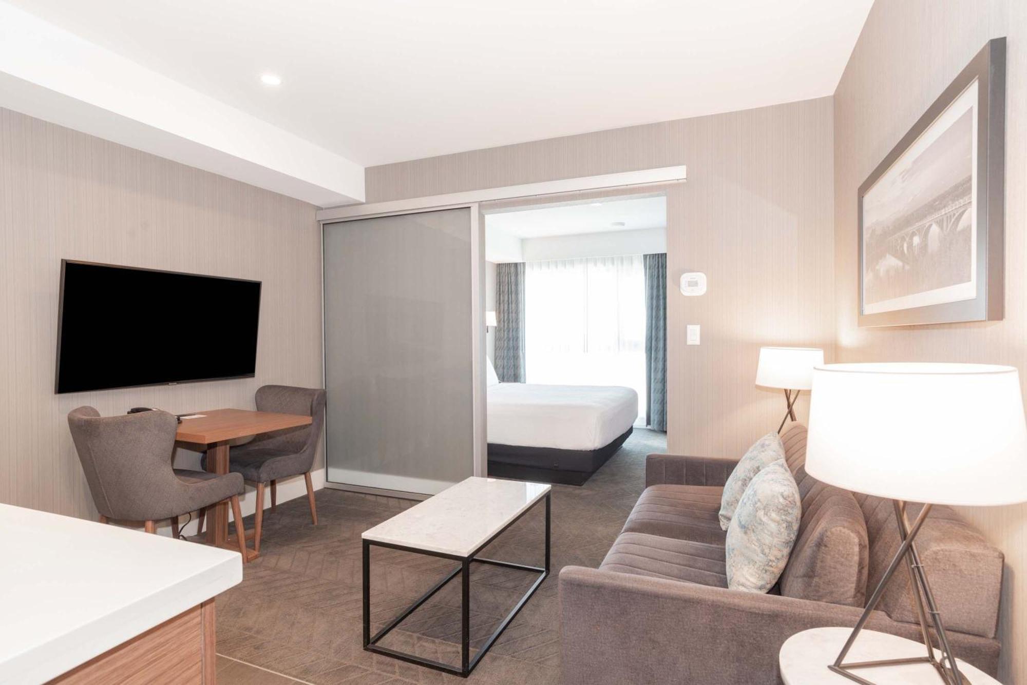 Sandman Signature Saskatoon South Hotel Экстерьер фото
