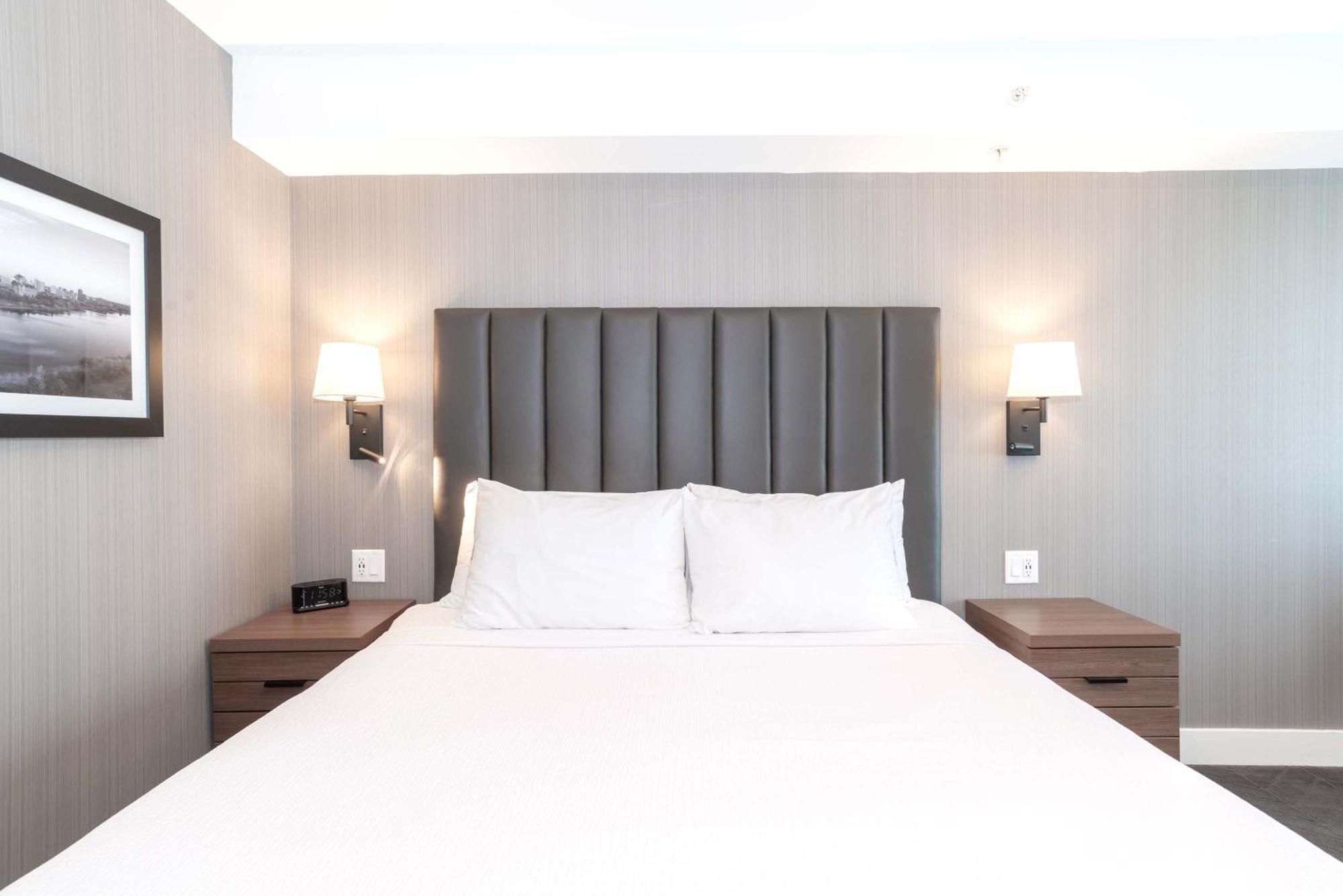 Sandman Signature Saskatoon South Hotel Экстерьер фото